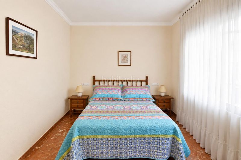 Foto b2958a33-1578-4d5b-81d9-1ce43a3840b7. Xalet amb xemeneia aparcament a Padul