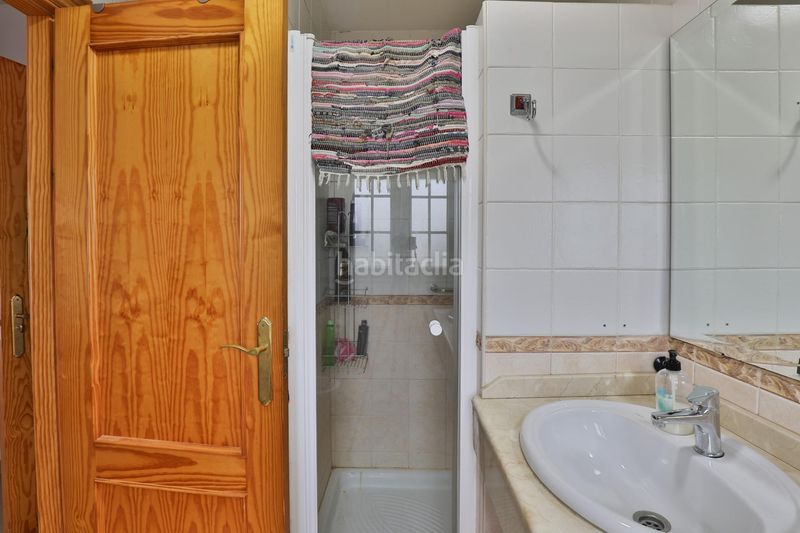 Foto 4ee39c9b-60a2-46db-b9b3-80bc25d55498. Casa aparellada amb aparcament a Padul