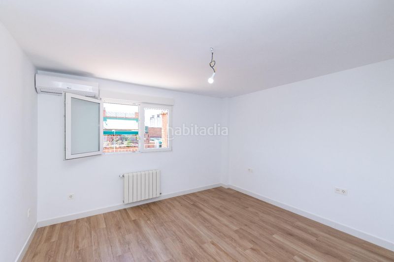 Foto b3b28286-a1db-4d38-93e6-127a6e96d0d2. Ático en avenida de madrid 1 atico reformado con terraza en Granada