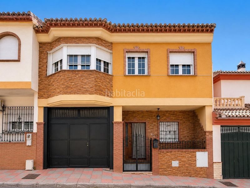 Foto adbe70f2-b437-4e8d-af0d-a96859b03c19. Casa adossada amb aparcament a Padul
