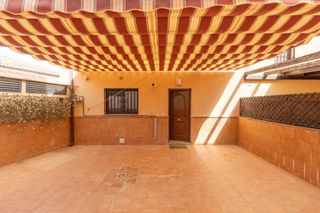 Towny house in Calle barcelona 3. Casa monachil