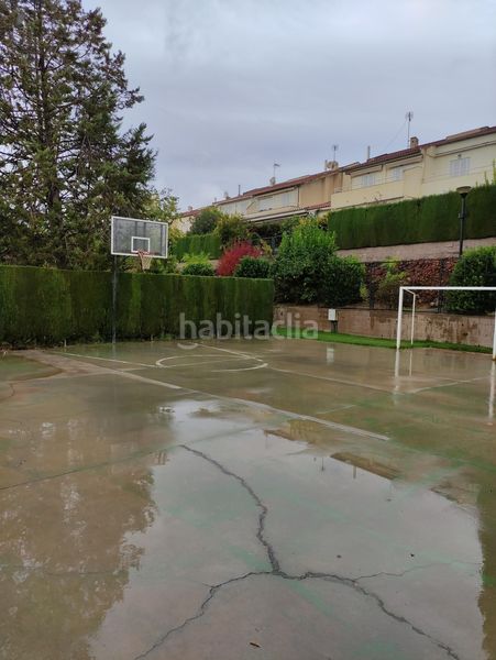 Foto 4fc03326-705a-4710-b59b-069ee7bc083a. Casa aparellada amb calefacció aparcament piscina a Granada