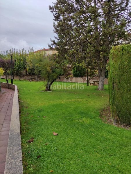Foto 843ddcf0-b4da-44bf-9451-3bed60ddbb3a. Casa aparellada amb calefacció aparcament piscina a Granada