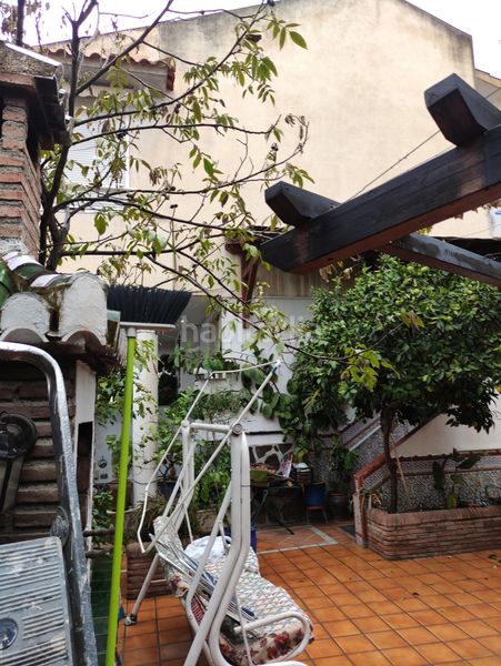 Foto 89284fd7-9f08-4b0f-96a7-7a023be145ac. Casa aparellada amb calefacció aparcament piscina a Granada