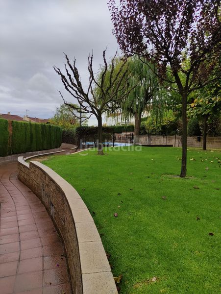 Foto c5708dca-548e-40e4-9306-1363690687d9. Casa aparellada amb calefacció aparcament piscina a Granada