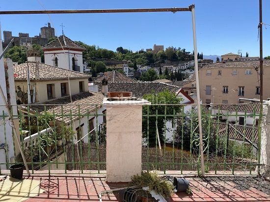 Foto a09788bd-00a2-4822-8b49-e4e941e02bfa. Casa a cuesta del perro alta 2 a Barrio de Albaicín Granada