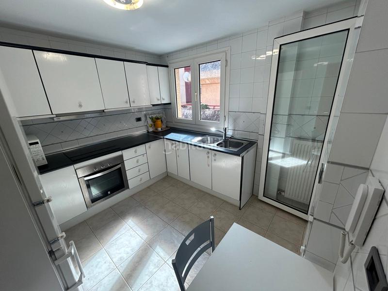 Foto fcb66dd1-ec86-4398-838b-778a3fa0fd79. Location attique avec chauffage parking piscine dans Granada