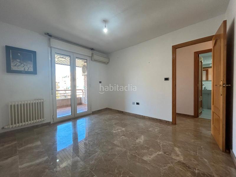 Foto 2cb36e92-f153-453c-87f9-1ea660fba409. Rent penthouse with heating parking pool in Barrio de Zaidín Granada