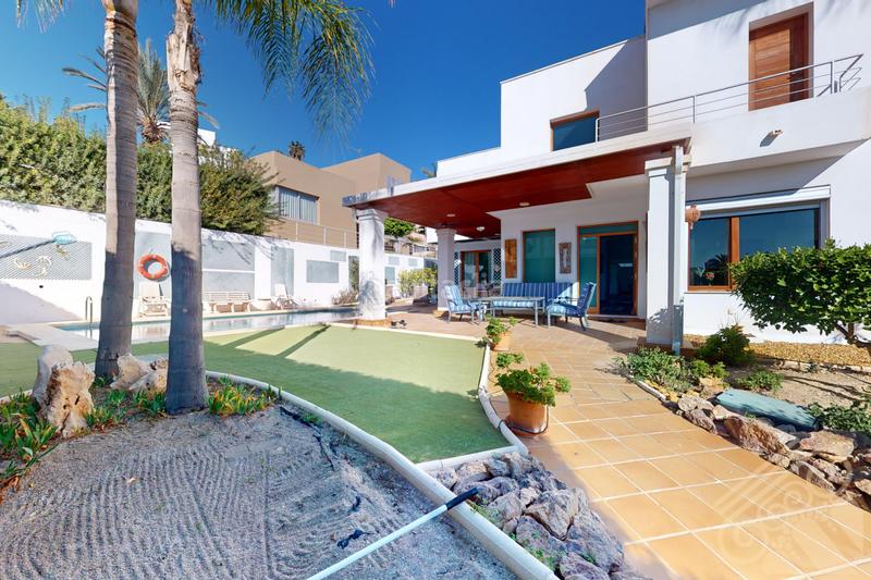 Foto f426c6fe-ac8d-43df-af52-7dc58a5e8090. Chalet en calle marqués de chavarri 9 magnífico chalet con parcela de 600m2 en Mojácar