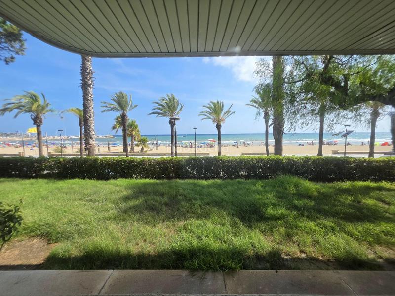 Foto 30c4958a-e2fb-435c-95ec-9a58cd21438e. Planta baja magnifica planta baja frontal al mar y jardin privado de 200m en paseo miramar en Salou