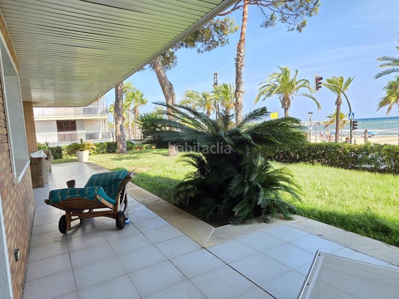Foto 5ae0fe2f-81c5-43bf-835b-b75e24a78e74. Planta baja magnifica planta baja frontal al mar y jardin privado de 200m en paseo miramar en Salou