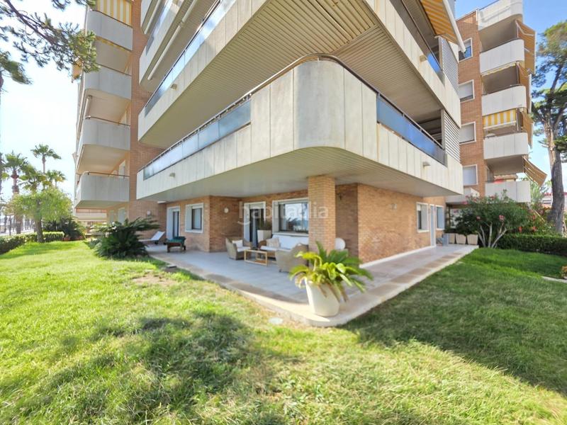 Foto bec599a3-1019-43a3-a14a-f13a510a990f. Planta baja magnifica planta baja frontal al mar y jardin privado de 200m en paseo miramar en Salou