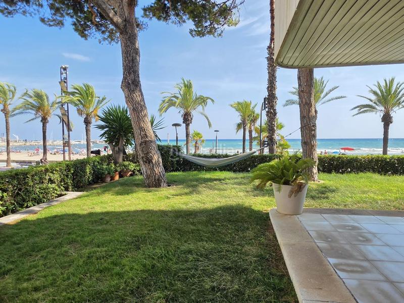 Foto cc17b348-c3c5-4f5b-a4c4-bd7b24cd931c. Planta baja magnifica planta baja frontal al mar y jardin privado de 200m en paseo miramar en Salou
