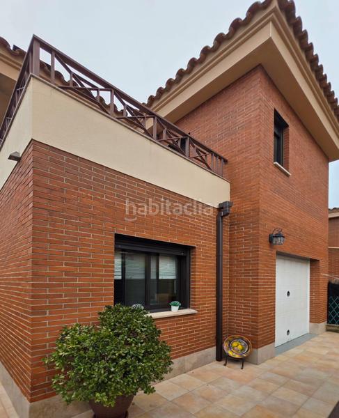 Foto 3aed2e02-ee0f-4f87-88b6-fcbcadfd27b4. Casa adosada casa chale esquinero 600 mts. de la playa la llosa en Cambrils