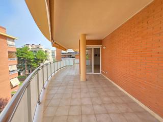 Pis a Centre. Piso de 4 habitaciones zona ayuntamiento con parking y trastero