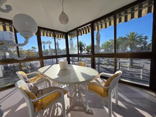 Apartament a Platja de Llevant. Apartamento en 1a línea paseo jaime i de salou con parking box