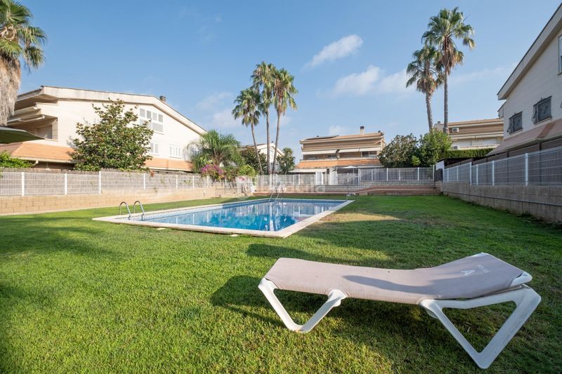 Foto d61f2249-2373-4cd7-bd4a-ce2414122c3f. Casa adossada amb aparcament a Centre Salou