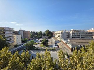 Pis a Centre. Piso de tres habitaciones en zona centro con plaza de parking y