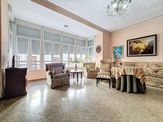 Etagenwohnung  Calle aguilar. Piso de grandes dimensiones muy cerca del centro