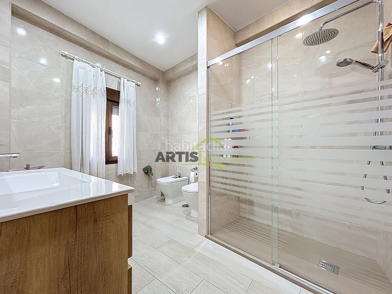 Foto 25f7f0ff-86b4-4fb0-a10c-7f0e03ea73db. Casa  con elevador en Puente Genil