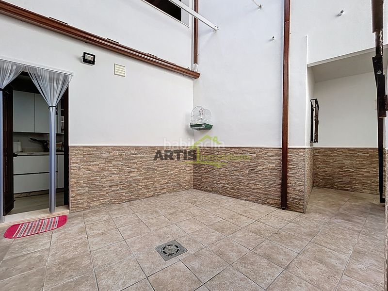 Foto 2ee8f87b-38aa-4f72-9dbf-f481d18c8ddc. Casa  con elevador en Puente Genil