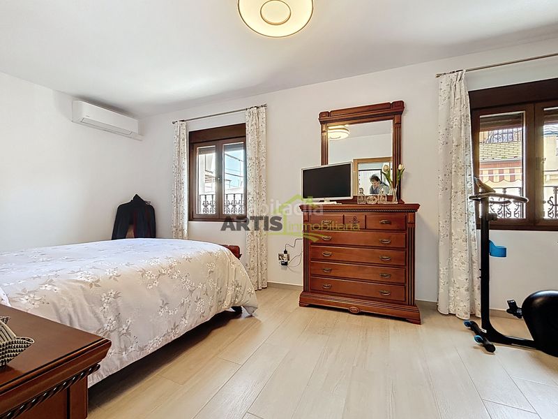 Foto 84ffd54a-a12a-4091-9260-d3d43ec2cf28. Casa  con elevador en Puente Genil