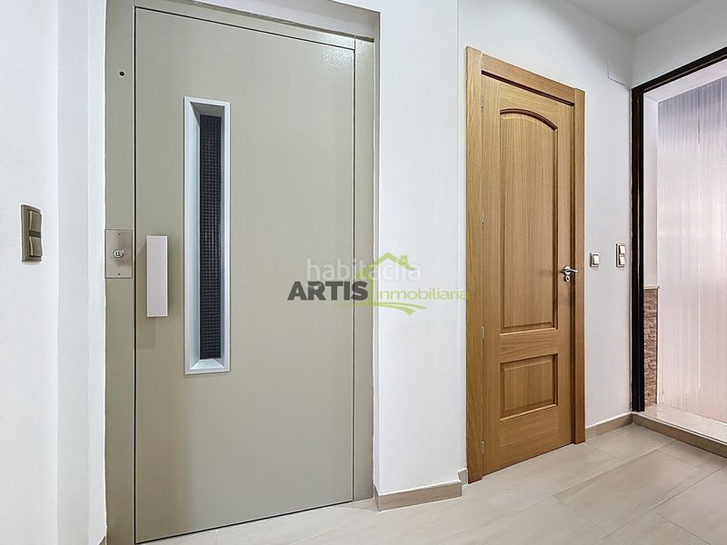 Foto 8a3b7572-eef9-45ca-a58c-41e28a91c9e0. Casa  con elevador en Puente Genil