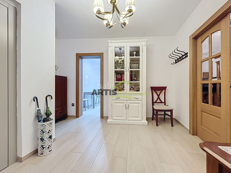 Foto 95bd43f0-befd-4e75-afbd-e39767e5b283. Casa  con elevador en Puente Genil