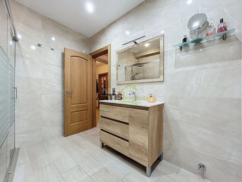 Foto b27a3ef5-4798-42a2-a920-2581157fdbe2. Casa  con elevador en Puente Genil