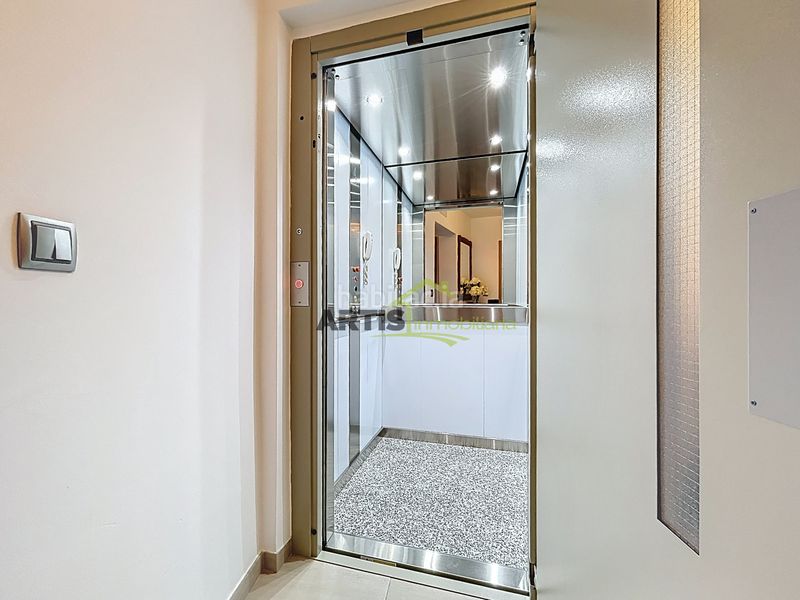 Foto ca49c581-4b99-4be5-8e4f-72eac98a8d63. Casa  con elevador en Puente Genil