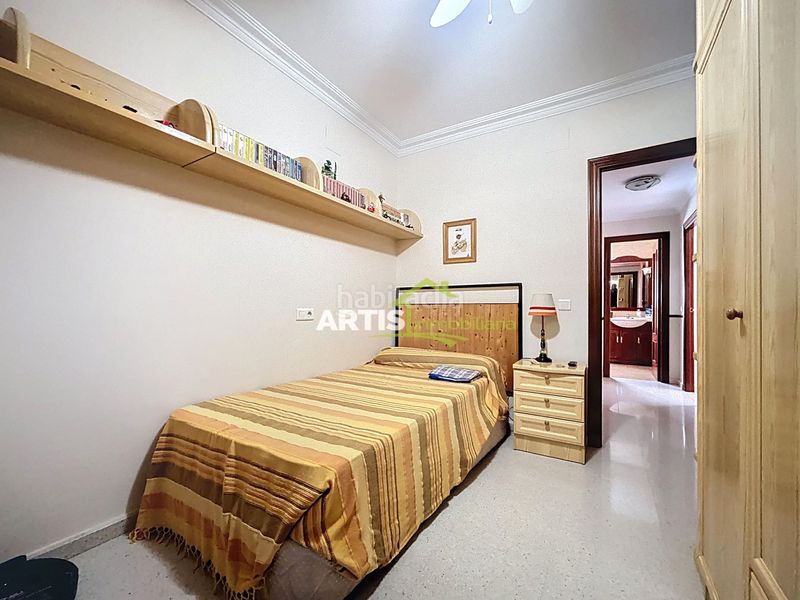 Foto a5033c0e-3ebd-4148-be28-70c2e5a01cda. Casa adossada amb aparcament a Puente Genil