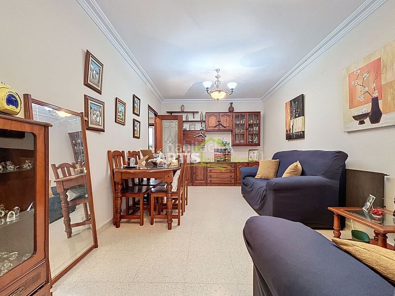 Foto f7254058-eb08-4d5e-9f6b-7209b3e99392. Casa adossada amb aparcament a Puente Genil