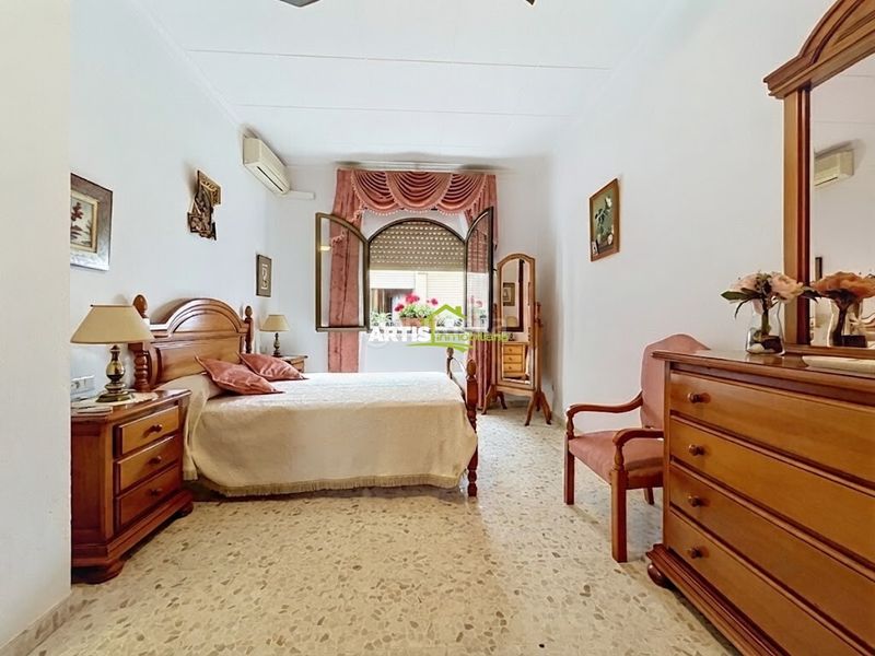 Foto c0a3e5e9-9e13-4b92-b6ac-1d4577190c6d. Casa en Puente Genil