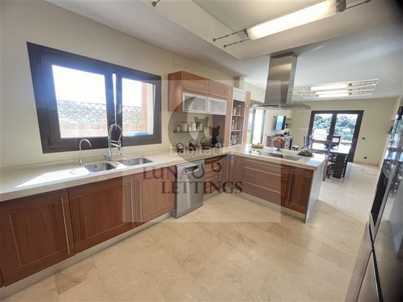 Foto 3c16a7d8-fcd4-4290-9d6c-e6c3c0bba961. Affitto chalet in urbanización el rosario 466 in El Rosario - Ricmar Marbella