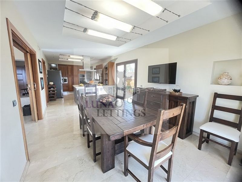 Foto a9a4cc03-a89f-4bba-896f-1ff401bd75b1. Location chalet dans urbanización el rosario 466 dans Marbella