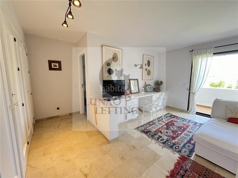 Foto 1ebba03d-137c-46fc-bc31-3ba8a3454b93. Location duplex dans avenida jacaranda 2 dans Las Chapas - Alicate Playa Marbella