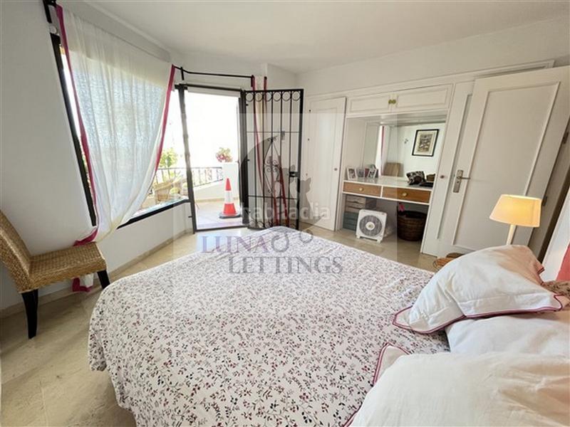 Foto 2265adb9-f4cb-491f-a460-52532881075a. Location duplex dans avenida jacaranda 2 dans Las Chapas - Alicate Playa Marbella