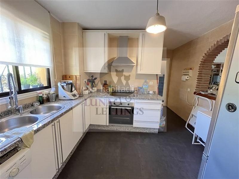 Foto 24d554a8-1c21-4702-9ff5-c851ce231d99. Location duplex dans avenida jacaranda 2 dans Las Chapas - Alicate Playa Marbella
