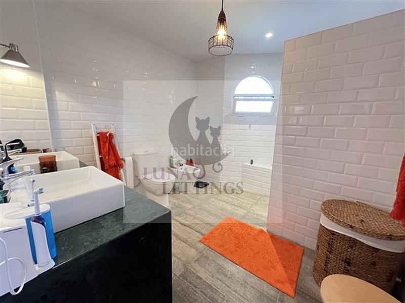 Foto 40879af9-7795-4fdb-adbe-0496c91f79cb. Location duplex dans avenida jacaranda 2 dans Las Chapas - Alicate Playa Marbella