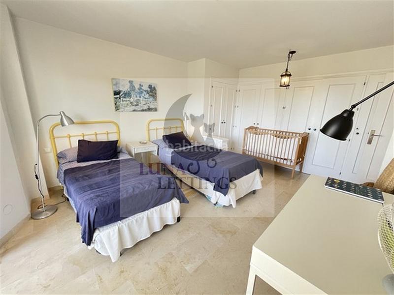 Foto 4aff923f-80fa-4fd3-90b4-1069e4a1cfac. Location duplex dans avenida jacaranda 2 dans Las Chapas - Alicate Playa Marbella
