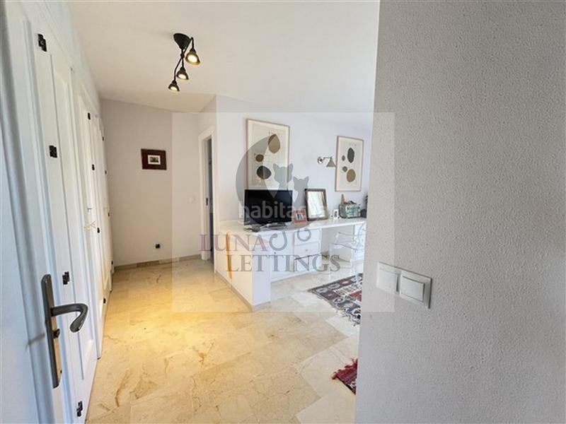Foto a36c8050-31b7-41d3-acee-6c33c5c4a262. Location duplex dans avenida jacaranda 2 dans Las Chapas - Alicate Playa Marbella