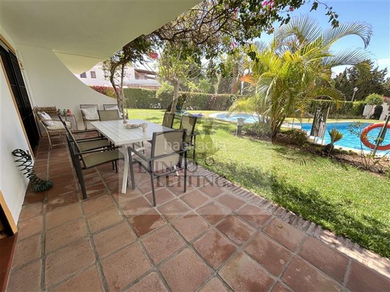 Foto a8435bd6-fb09-4eff-a3e2-d55a8f8a8d2d. Location duplex dans avenida jacaranda 2 dans Las Chapas - Alicate Playa Marbella