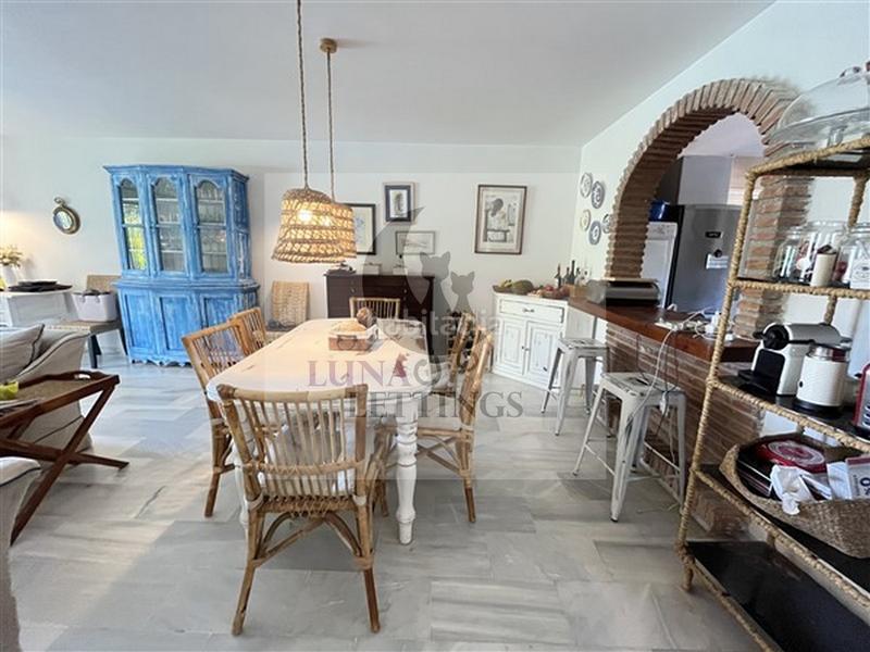Foto cdbfd5fa-135c-4bd0-a850-38a3d7b770af. Location duplex dans avenida jacaranda 2 dans Las Chapas - Alicate Playa Marbella