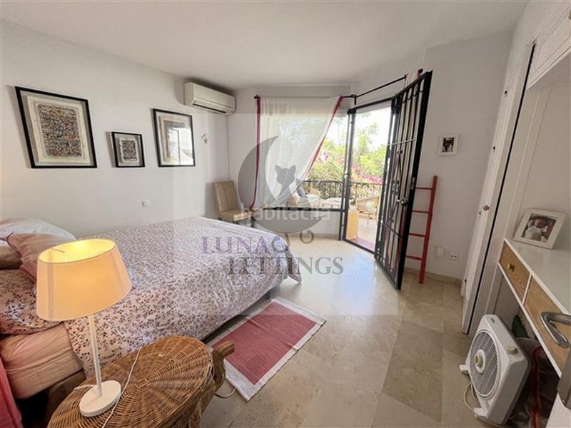 Foto fc2834de-3fed-45a2-8e91-6bdf812c7578. Location duplex dans avenida jacaranda 2 dans Las Chapas - Alicate Playa Marbella