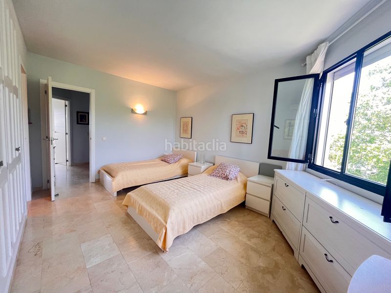 Foto 066b6549-938b-4f71-815a-b956b15fc527. Rent triplex in avenida jacaranda 31 in Las Chapas - Alicate Playa Marbella