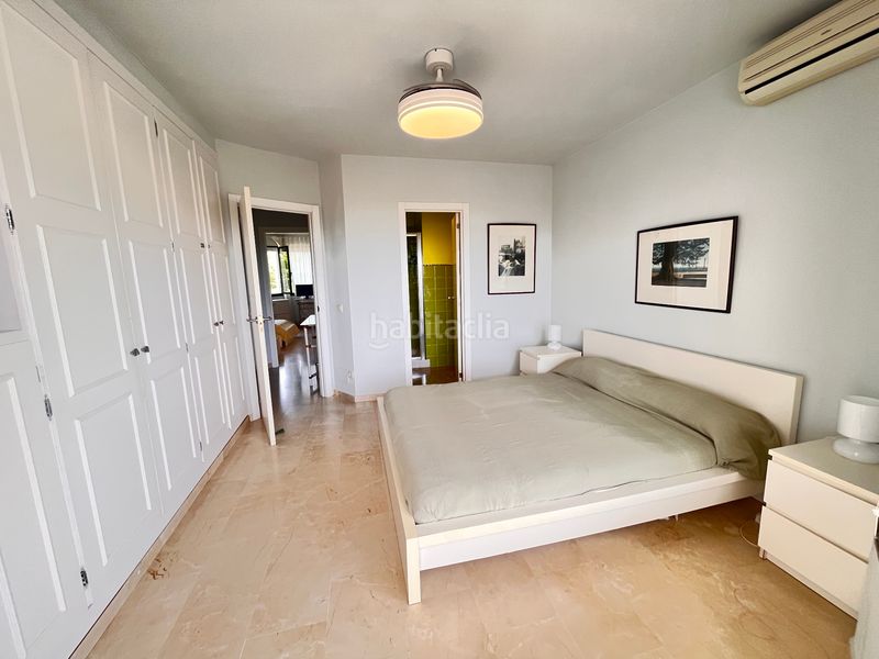 Foto 44804a82-4213-405e-a87e-64f7f11ddb77. Rent triplex in avenida jacaranda 31 in Las Chapas - Alicate Playa Marbella