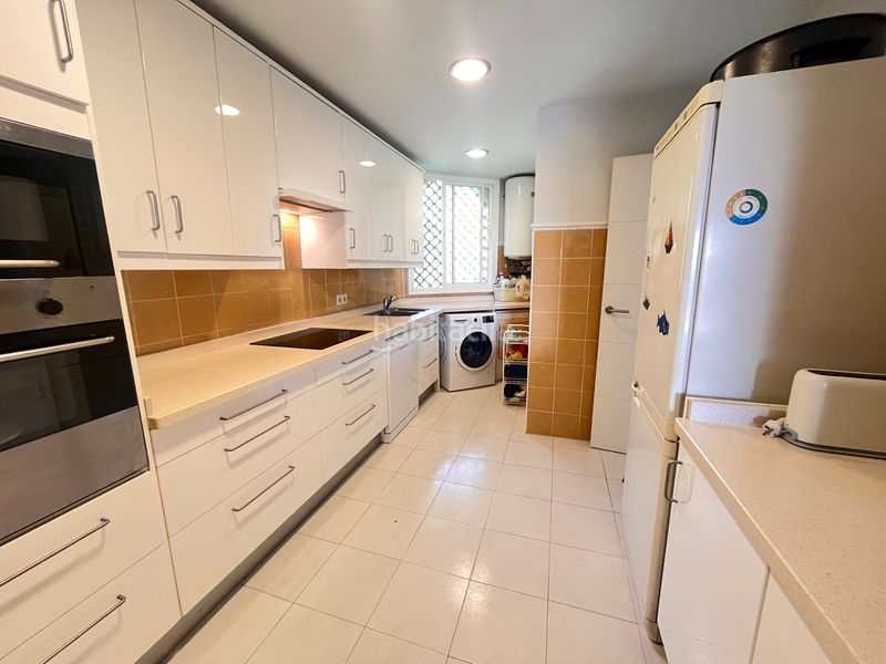 Foto 9e4633c6-5a40-4a86-a864-2414e1d82af3. Rent triplex in avenida jacaranda 31 in Las Chapas - Alicate Playa Marbella