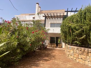 Maison jumelée à Calle concha lagos 4. Casa adosada con gran potencial en altos de puente romano