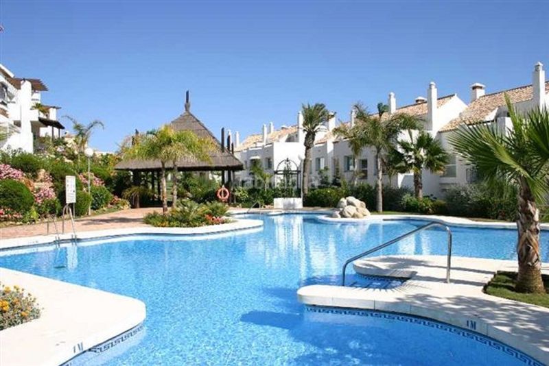 Foto 3280c556-aaf6-4f00-8ab3-ccc46ea40261. Casa adossada a calle concha lagos 4 a lomas de Marbella club Marbella