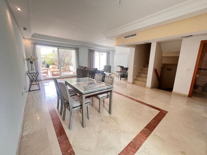 Foto 85ad56f5-cec3-49e9-8917-a492731d464b. Casa adossada a calle concha lagos 4 a lomas de Marbella club Marbella